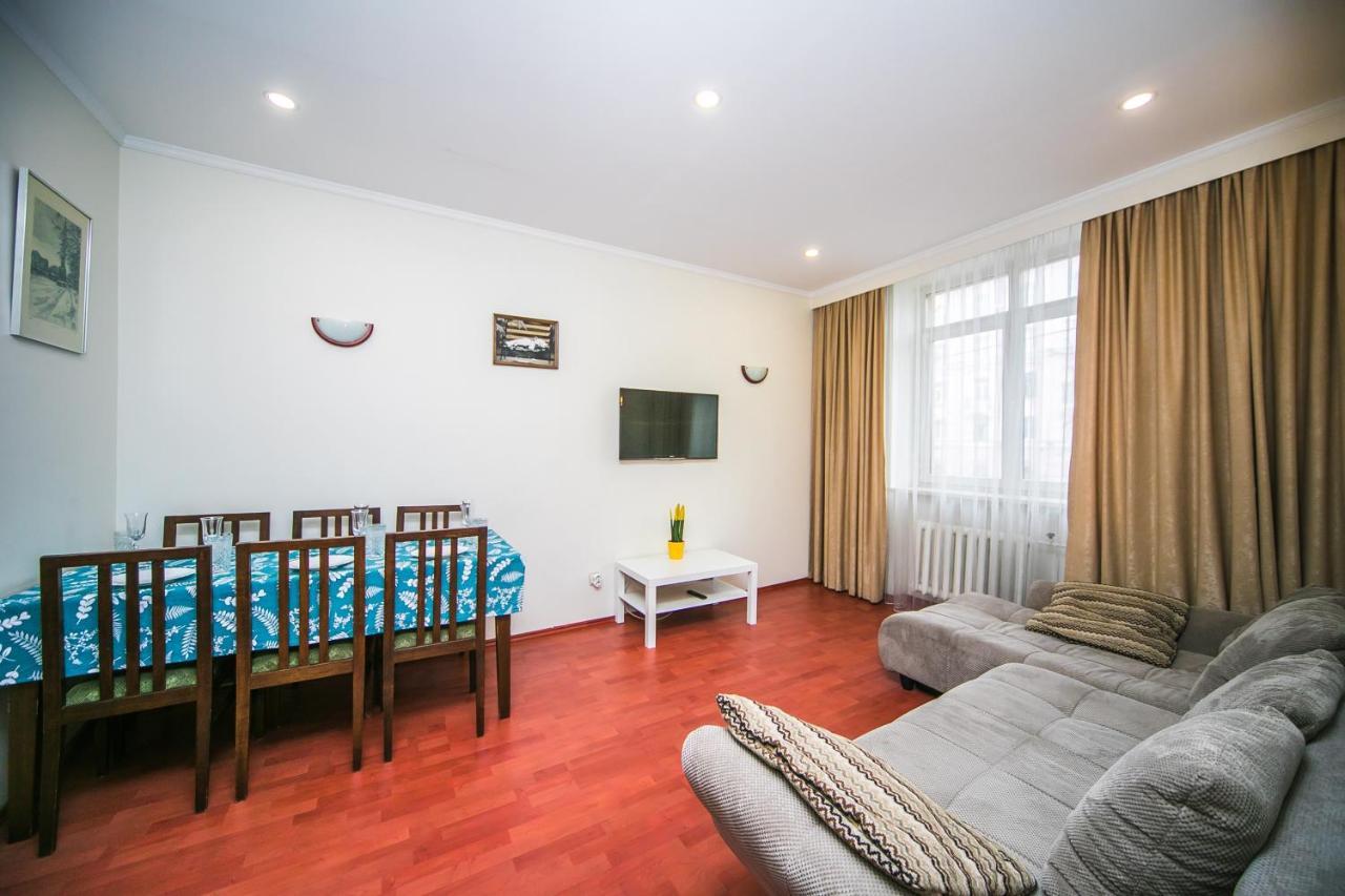 Apartment Ploshchad Pobedy 3 Komnaty Минск Екстериор снимка
