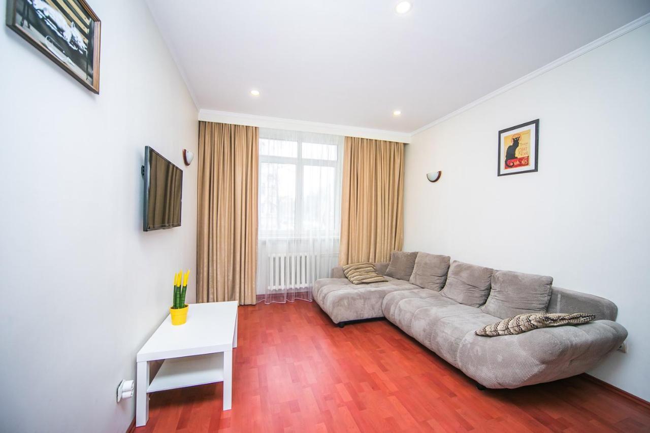 Apartment Ploshchad Pobedy 3 Komnaty Минск Екстериор снимка