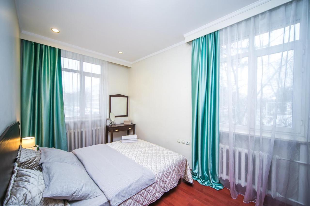 Apartment Ploshchad Pobedy 3 Komnaty Минск Екстериор снимка