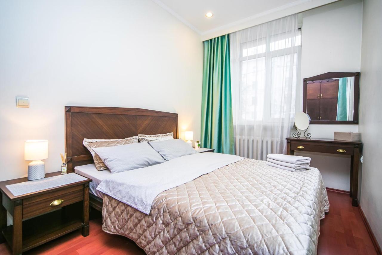 Apartment Ploshchad Pobedy 3 Komnaty Минск Екстериор снимка