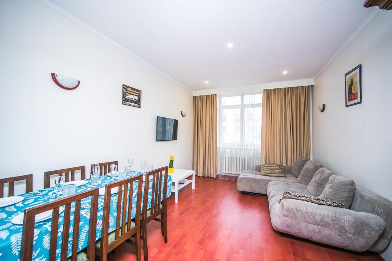 Apartment Ploshchad Pobedy 3 Komnaty Минск Екстериор снимка